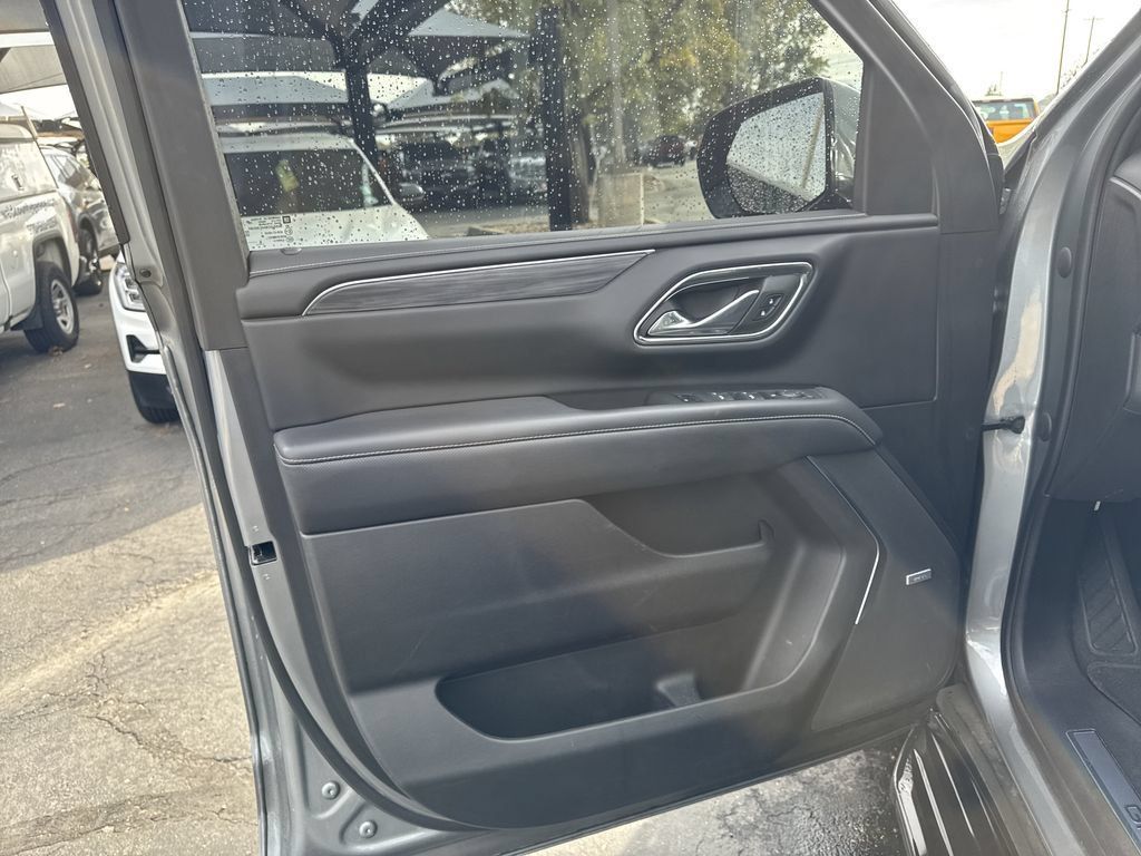 Used 2023 GMC Yukon SLT AWD/4WD image 9
