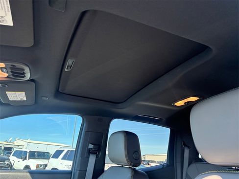 Used 2024 Chevrolet Colorado ZR2 w/ ZR2 Convenience Package III image 15