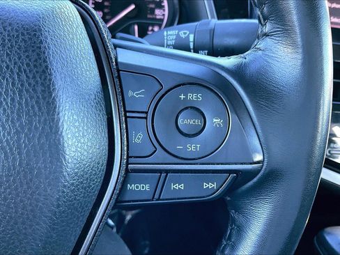 Used 2022 Toyota Camry SE image 19