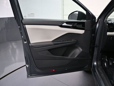 Certified 2025 Volkswagen Taos S AWD/4WD image 9