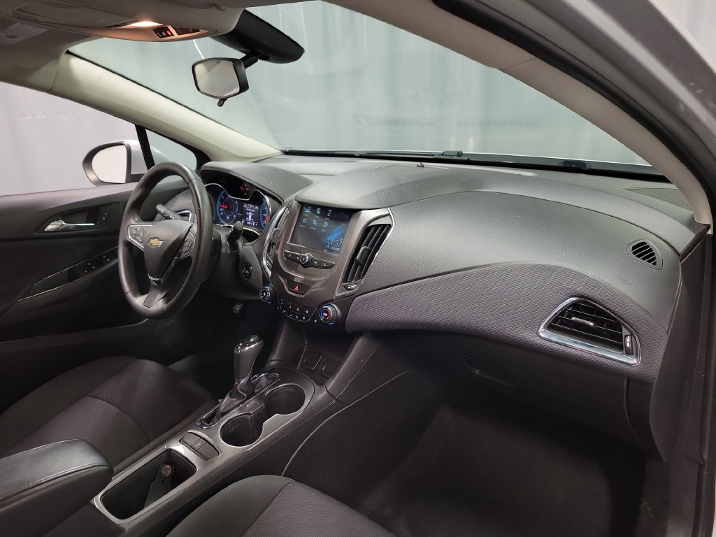 Used 2017 Chevrolet Cruze LT w/ Convenience Package FWD image 28