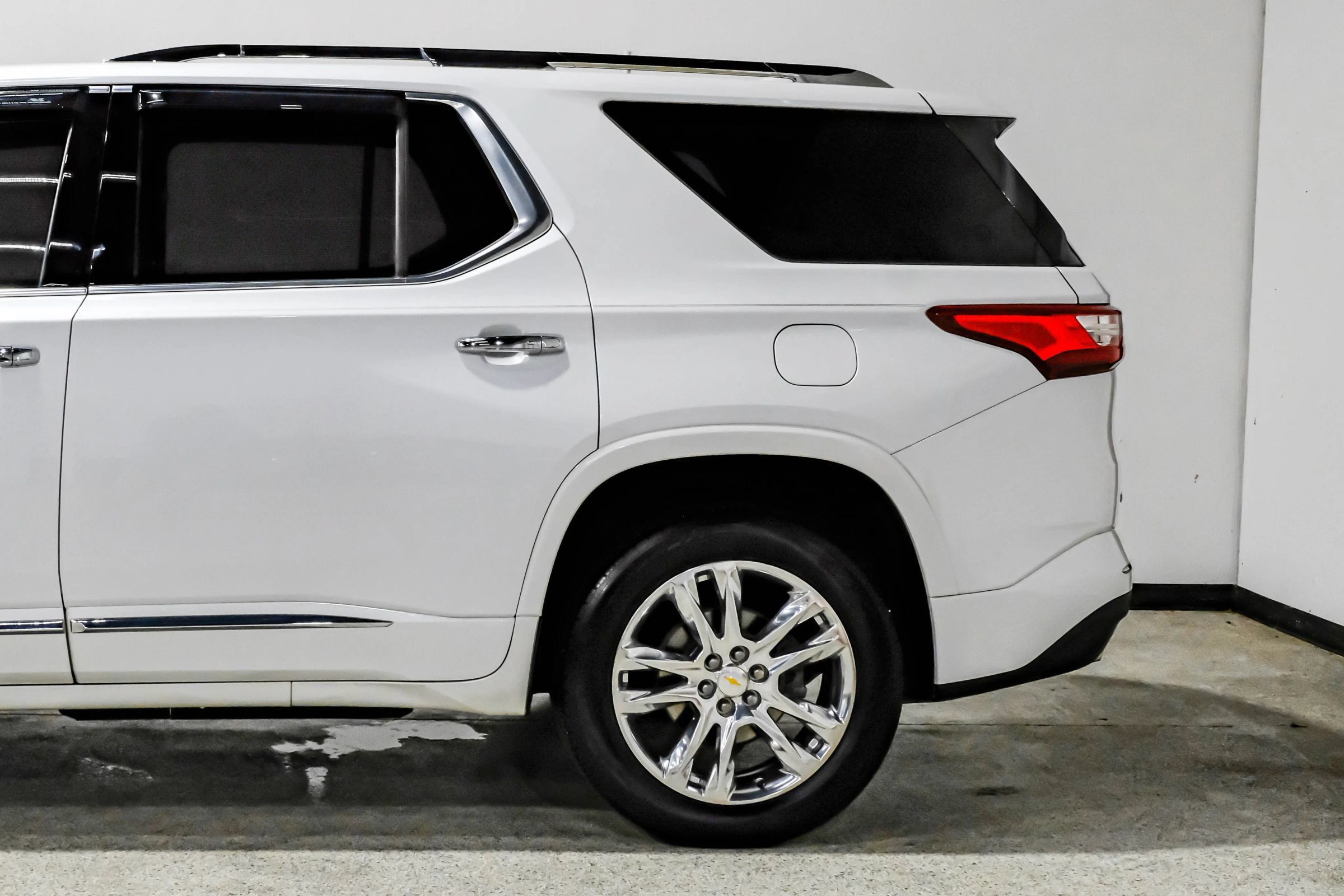 Used 2019 Chevrolet Traverse High Country w/ LPO, Floor Liner Package AWD/4WD image 11
