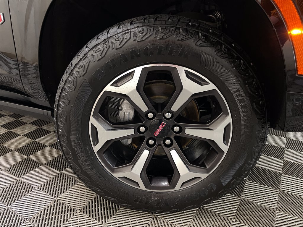 Certified 2026 GMC Yukon XL AT4 Ultimate w/ LPO, Floor Liner Package AWD/4WD image 59