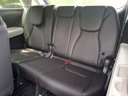 Certified 2024 Kia Carnival SX FWD image 11