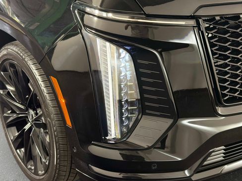 Used 2026 Cadillac Escalade Platinum Sport w/ LPO, ONYX Package AWD/4WD image 9