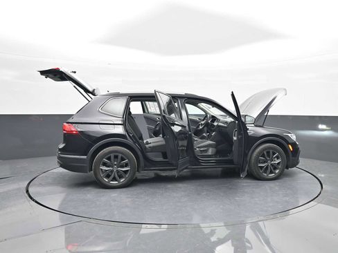 Used 2023 Volkswagen Tiguan SE image 45
