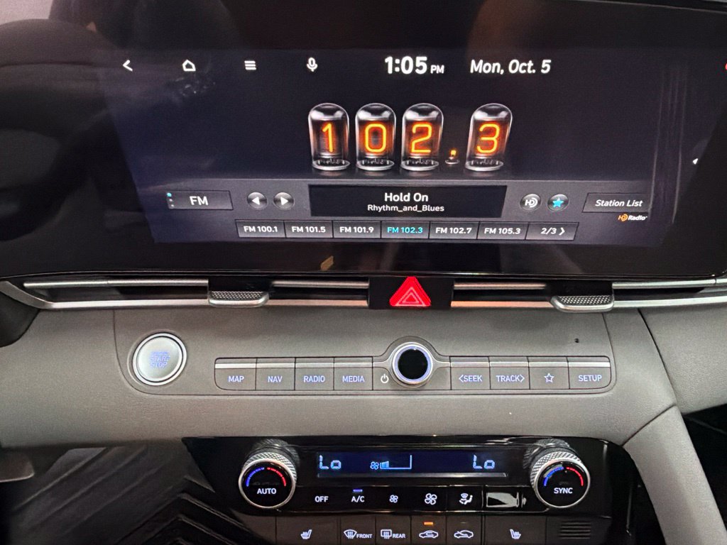 Used 2023 Hyundai Elantra SEL w/ Convenience Package FWD image 18