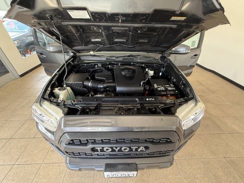 Used 2018 Toyota Tacoma TRD Sport w/ Technology Package AWD/4WD image 22