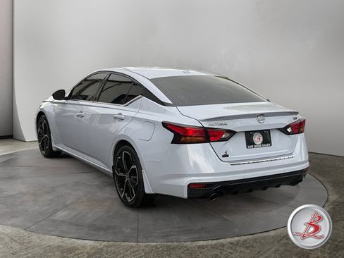 Used 2023 Nissan Altima 2.5 SR w/ SR Premium Package FWD image 5