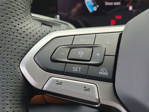 New 2026 Volkswagen Tiguan SEL R-Line AWD/4WD image 29