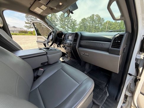 Used 2017 Ford F250 XL w/ Power Equipment Group AWD/4WD image 17