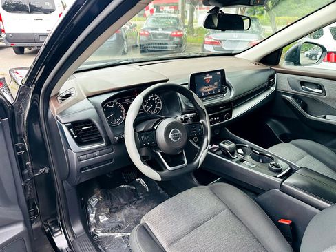 Used 2021 Nissan Rogue SV image 12