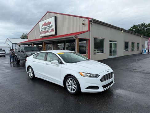 Used 2016 Ford Fusion SE FWD image 2