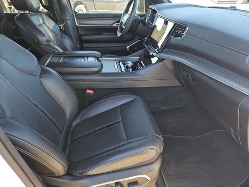 Used 2023 Jeep Wagoneer Series III w/ Preferred Equipment Group image 27