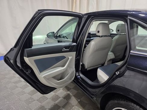 Certified 2025 Volkswagen Jetta SE image 23