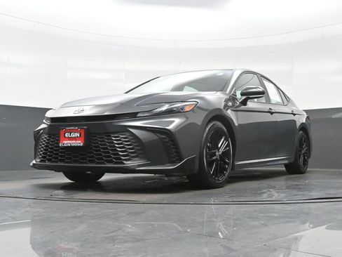 Used 2025 Toyota Camry SE FWD image 29