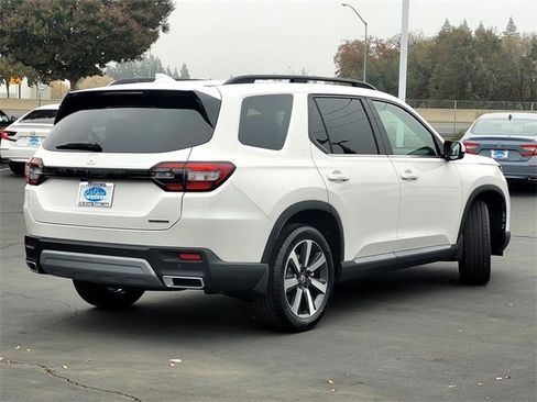 New 2025 Honda Pilot Touring image 4