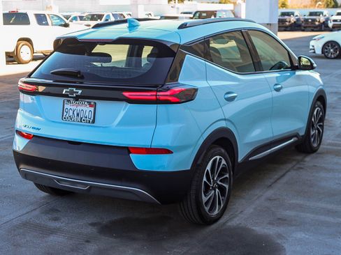 Used 2022 Chevrolet Bolt EUV Premier w/ Sun & Sound Package image 9