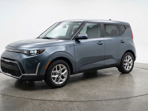 Used 2025 Kia Soul LX w/ LX Technology Package FWD image 3