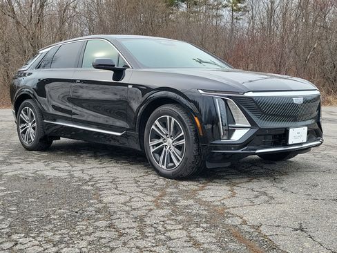 New 2026 Cadillac Lyriq Luxury image 9