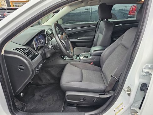 Used 2023 Chrysler 300 Touring image 19