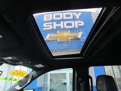 Certified 2025 Chevrolet Silverado 1500 High Country w/ Technology Package image 17