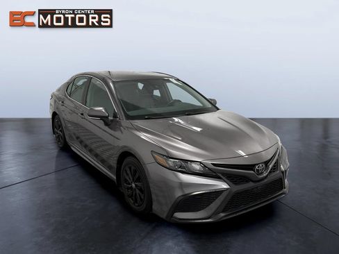 Used 2024 Toyota Camry SE AWD/4WD image 7
