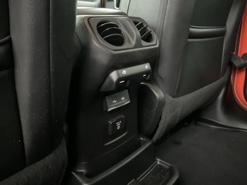 Used 2018 Jeep Wrangler Unlimited Sahara image 24