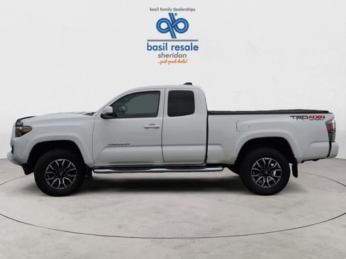 Used 2020 Toyota Tacoma TRD Sport image 3