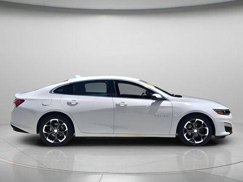 Used 2022 Chevrolet Malibu LT w/ Leather Package FWD image 4