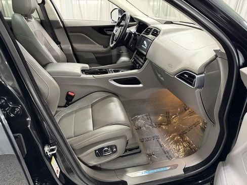 Used 2020 Jaguar F-PACE R-Sport image 7