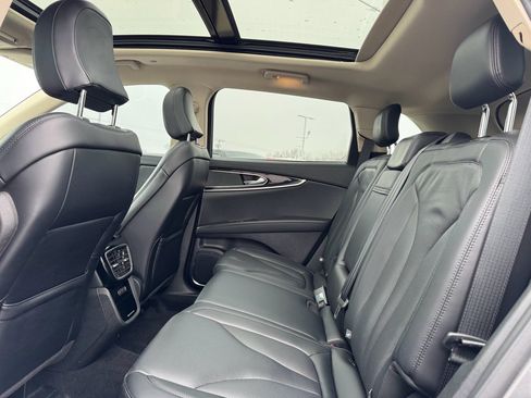 Certified 2022 Lincoln Nautilus Reserve image 22