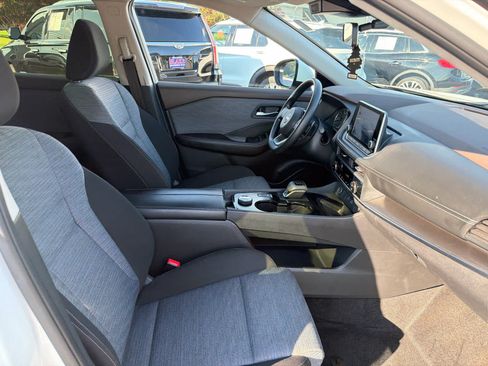 Used 2023 Nissan Rogue SV AWD/4WD image 9