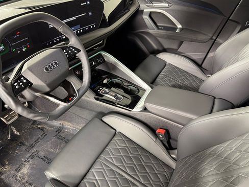 Used 2025 Audi SQ5 Premium Plus w/ Premium Plus Package image 9