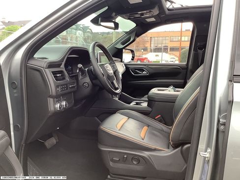 Used 2024 GMC Yukon XL AT4 w/ Technology Package image 12