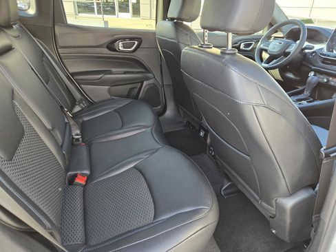 Used 2026 Jeep Compass Latitude image 30