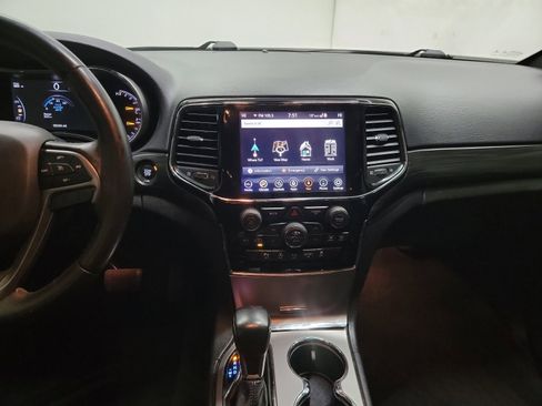 Used 2020 Jeep Grand Cherokee Altitude image 20