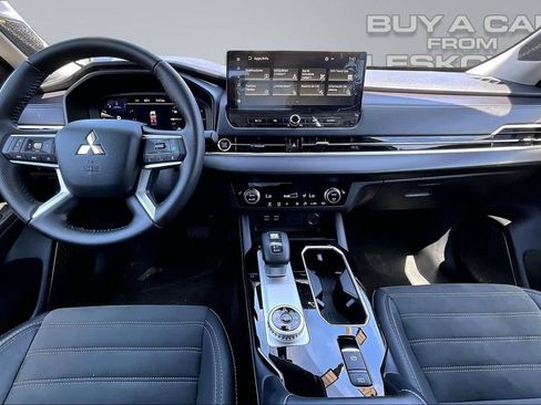 Used 2025 Mitsubishi Outlander SE AWD/4WD image 16