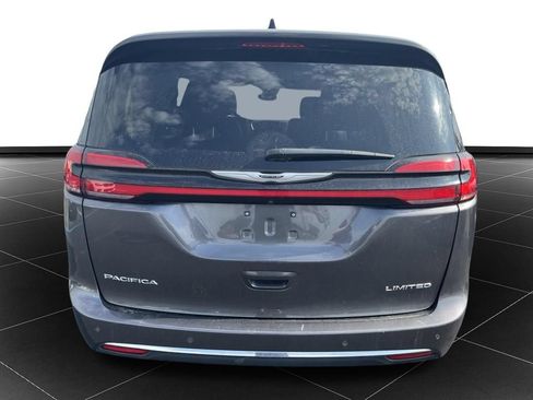 Used 2023 Chrysler Pacifica Limited FWD image 4