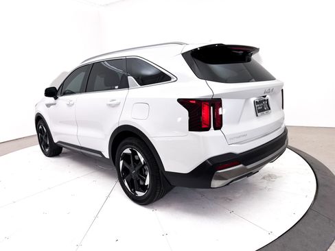 Certified 2025 Kia Sorento EX w/ EX Panoramic Sunroof Package FWD image 18