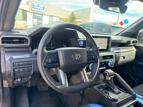 Used 2025 Toyota Tacoma SR5 AWD/4WD image 13