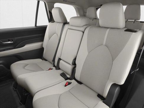 New 2026 Toyota Grand Highlander LE image 9