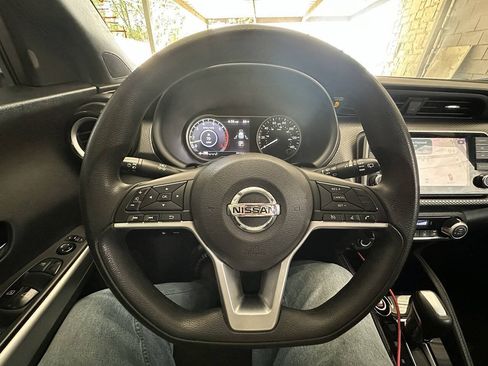 Used 2019 Nissan Kicks SV FWD image 29