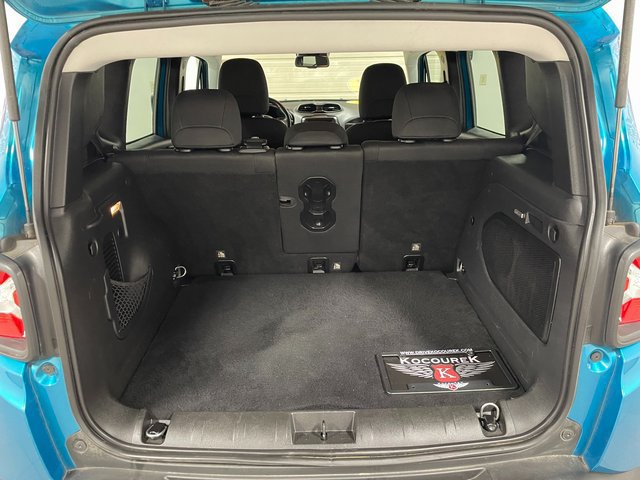 Used 2020 Jeep Renegade Latitude w/ Cold Weather Group AWD/4WD image 24