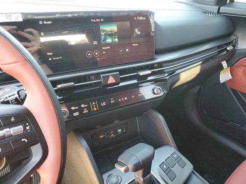 New 2026 Kia Sportage SX FWD image 9