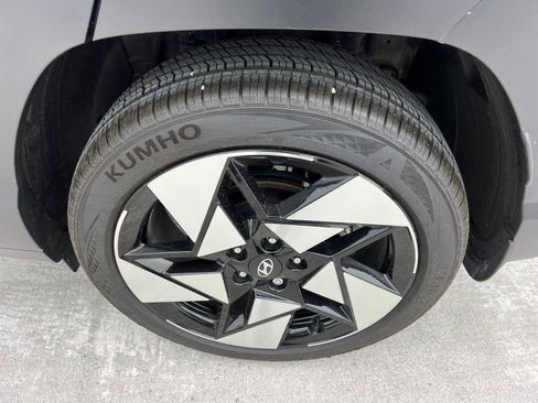 Used 2024 Hyundai Kona Limited FWD image 20