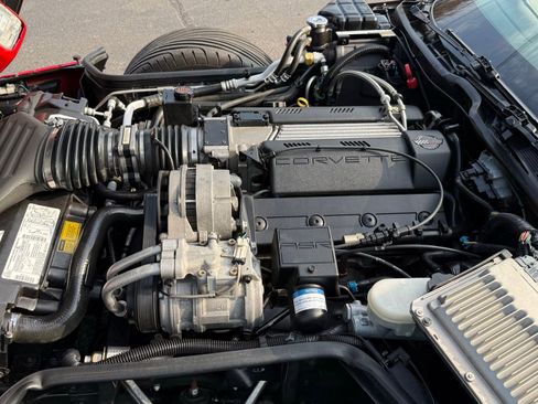 Used 1996 Chevrolet Corvette Convertible RWD image 32