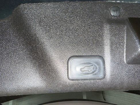 Used 2013 GMC Acadia Denali image 21