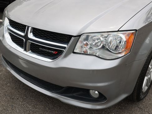 Used 2018 Dodge Grand Caravan SXT FWD image 34