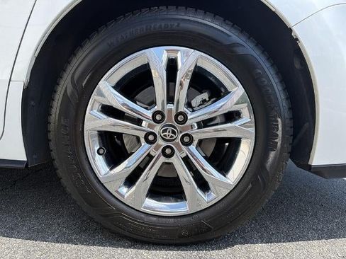 Used 2023 Toyota Sienna XSE AWD/4WD image 19